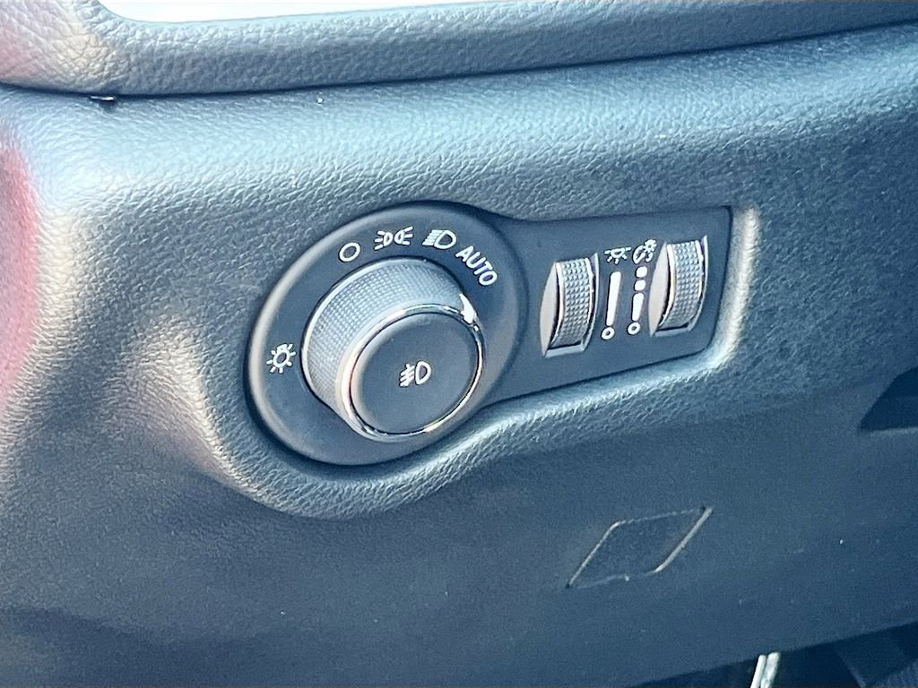 Used 2026 Chrysler Pacifica Select FWD image 10