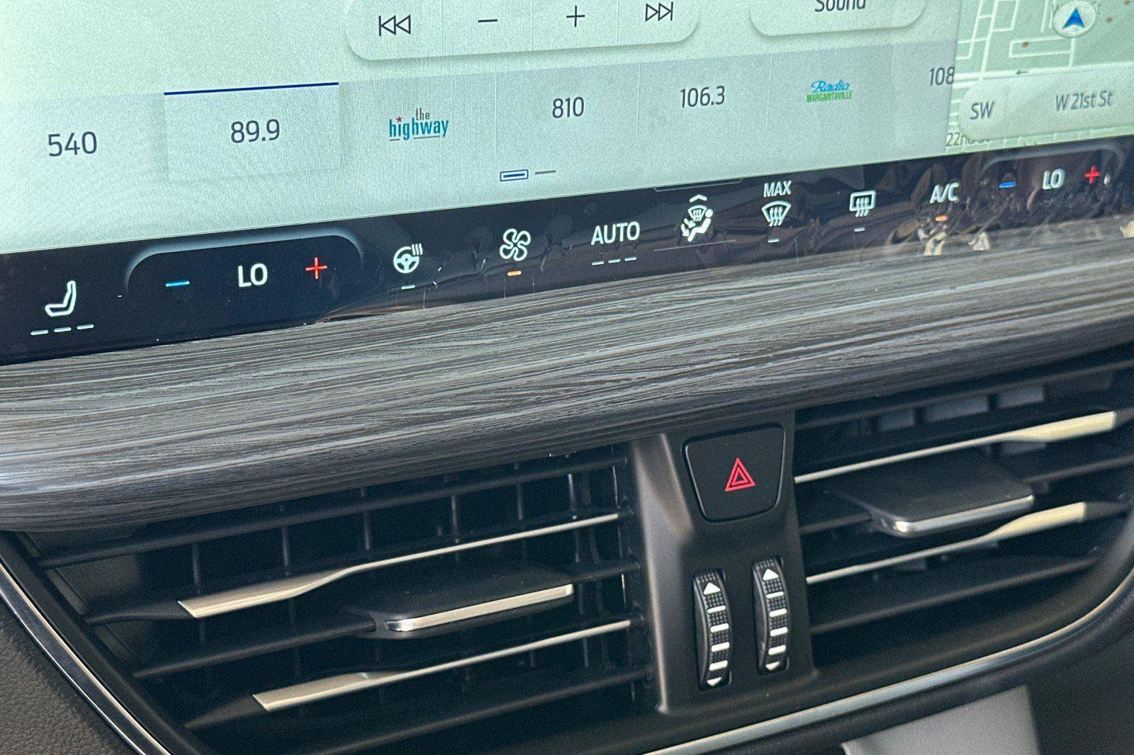 New 2024 Ford Escape Platinum w/ Premium Technology Package image 18