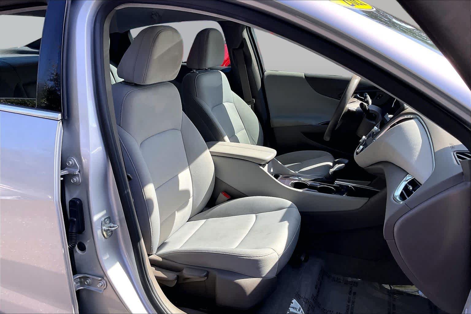 Used 2021 Chevrolet Malibu LT FWD image 8