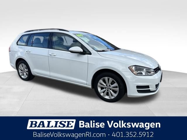 Used 2017 Volkswagen Golf S image 1