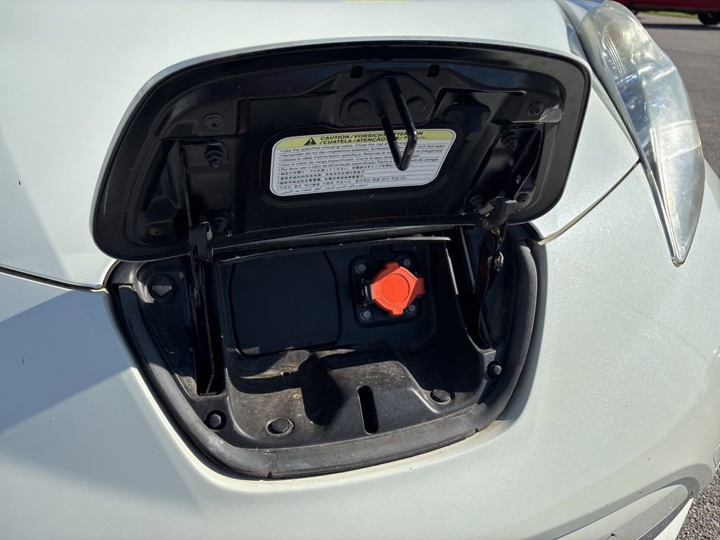 Used 2011 Nissan Leaf SL FWD image 12