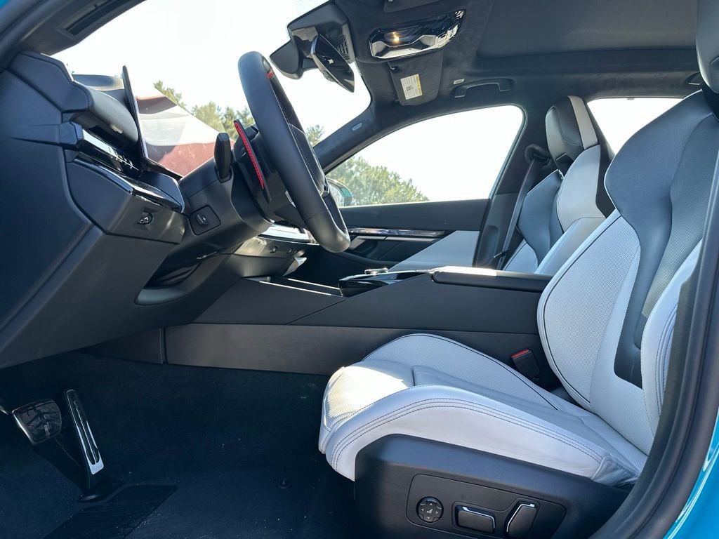 New 2026 BMW M5 w/ Executive Package image 17