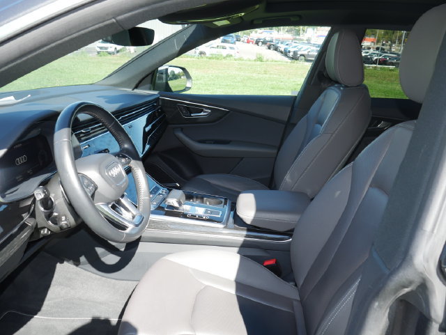 Used 2019 Audi Q8 Premium Plus w/ Premium Plus AWD/4WD image 2