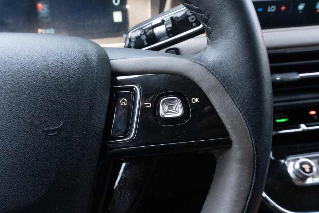 Used 2025 Lincoln Corsair Reserve FWD image 24