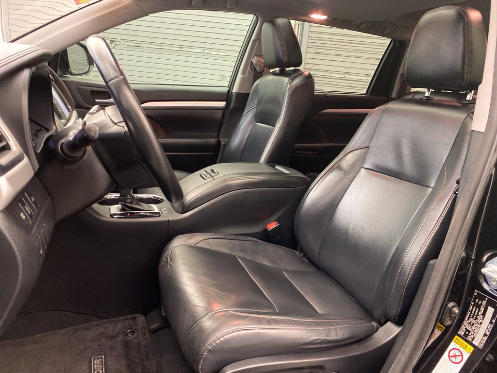 Used 2017 Toyota Highlander XLE w/ Carpet Mat Package FWD image 20