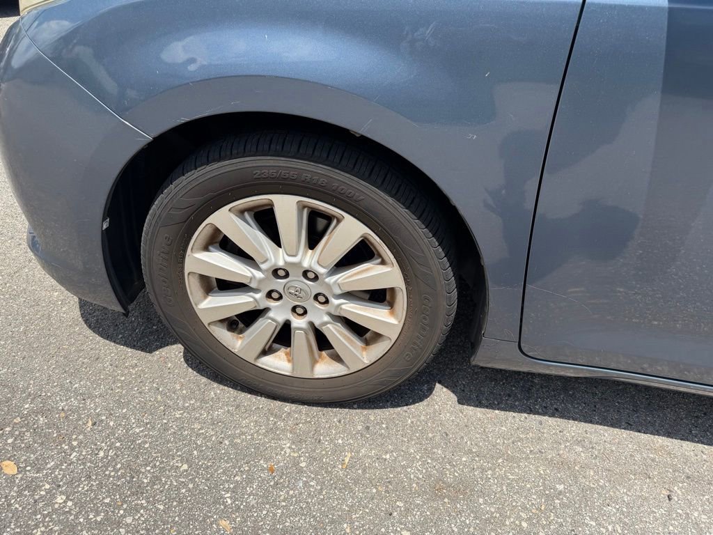 Used 2014 Toyota Sienna Limited w/ Limited Premium Package FWD image 8