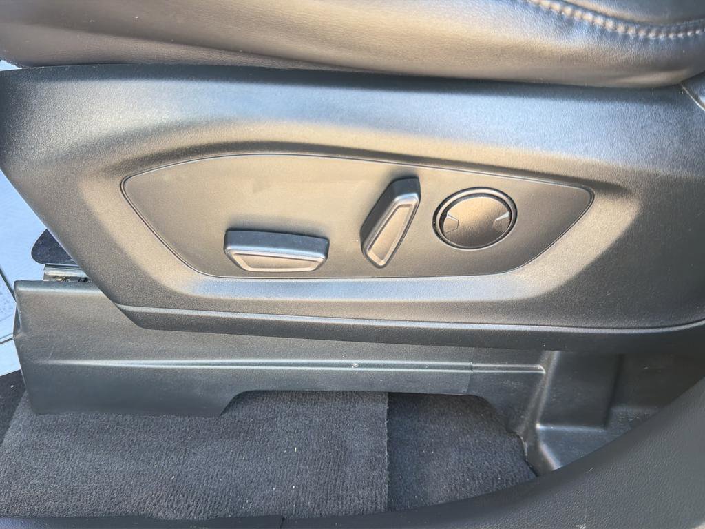 Used 2024 Ford Explorer XLT w/ Equipment Group 202A image 21