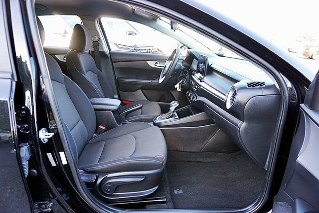 Used 2023 Kia Forte LXS FWD image 17