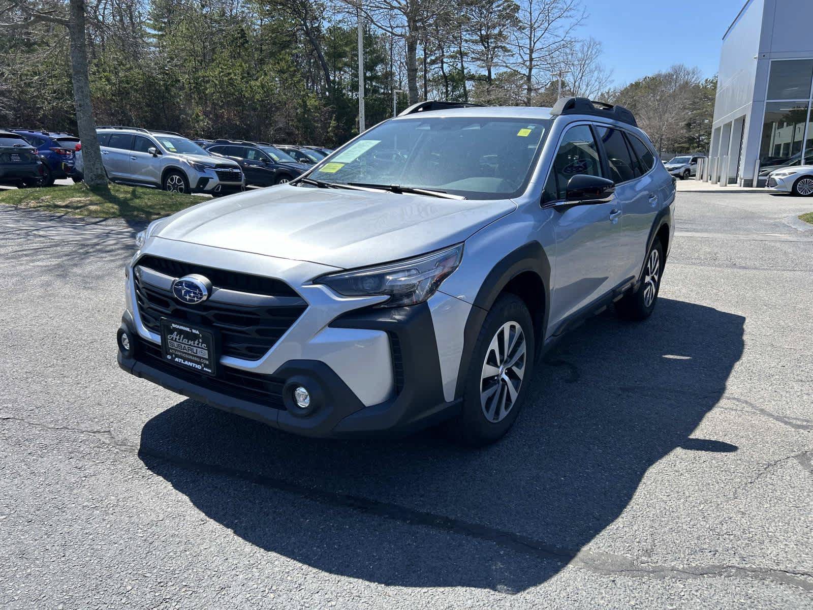 Used 2025 Subaru Outback Premium AWD/4WD image 4