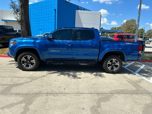 Used 2017 Toyota Tacoma TRD Sport w/ Tow Package RWD image 2