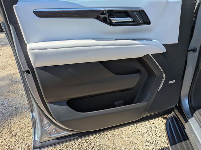 New 2026 Chevrolet Suburban Premier image 8