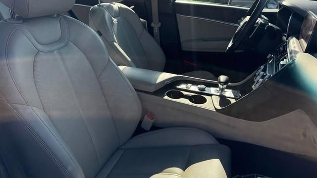 Used 2023 Genesis G70 2.0T image 15