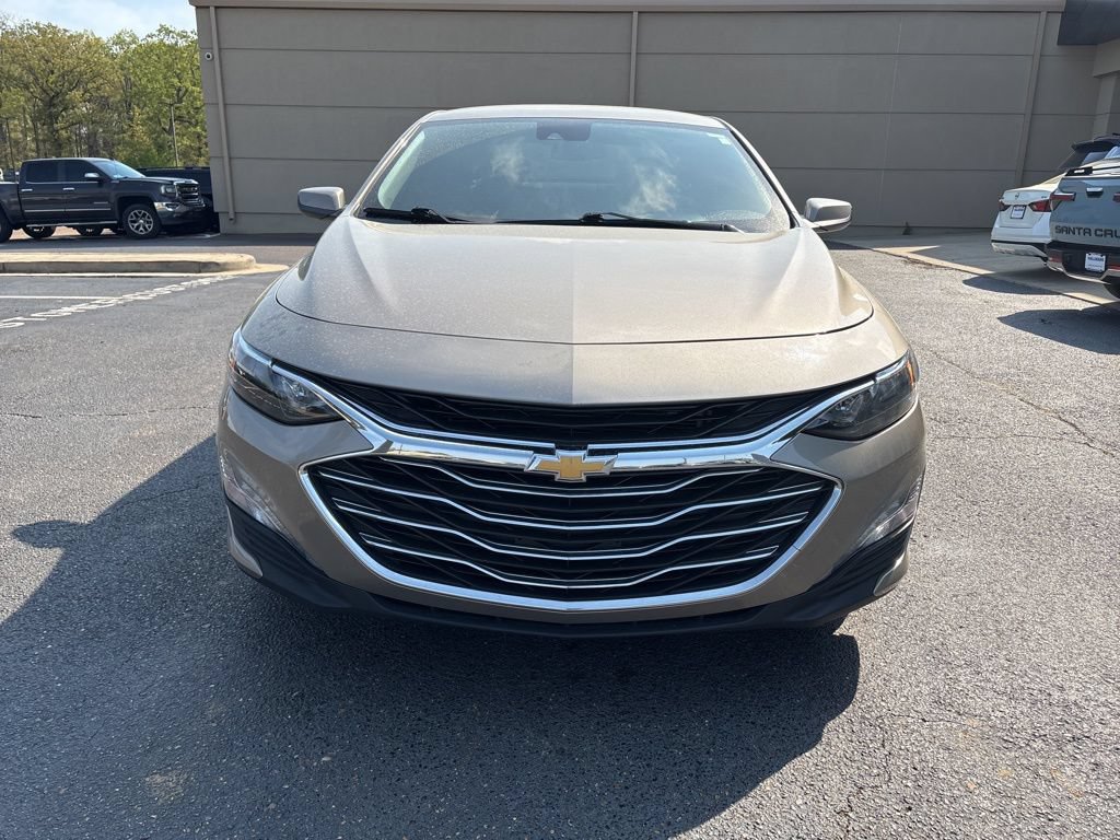 Used 2024 Chevrolet Malibu LT FWD image 2