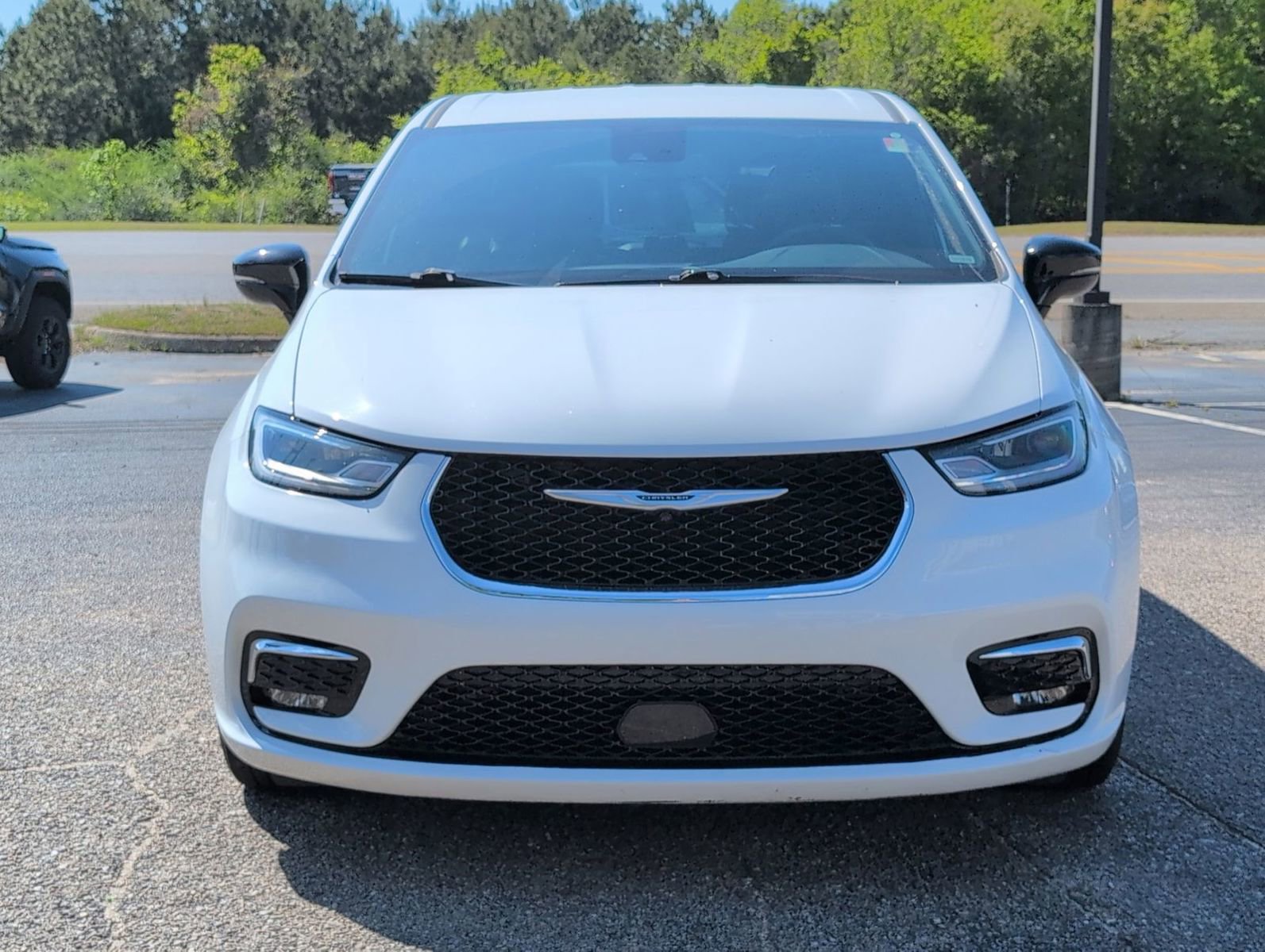 Used 2025 Chrysler Pacifica Select image 9