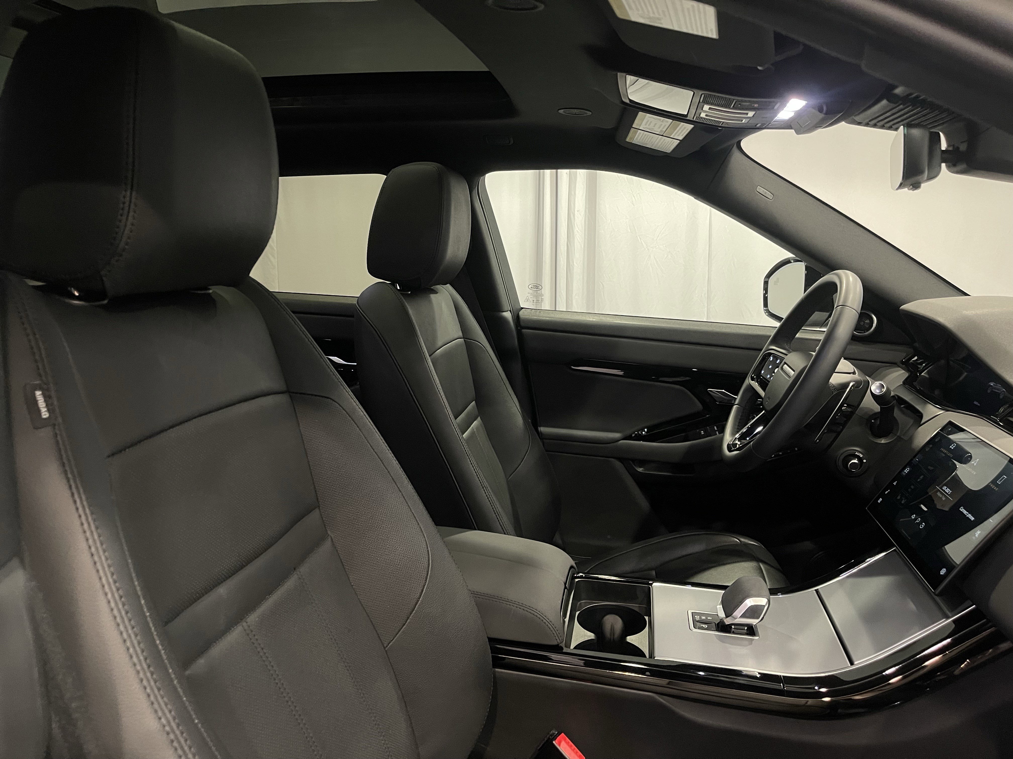 Used 2024 Land Rover Range Rover Evoque S image 15