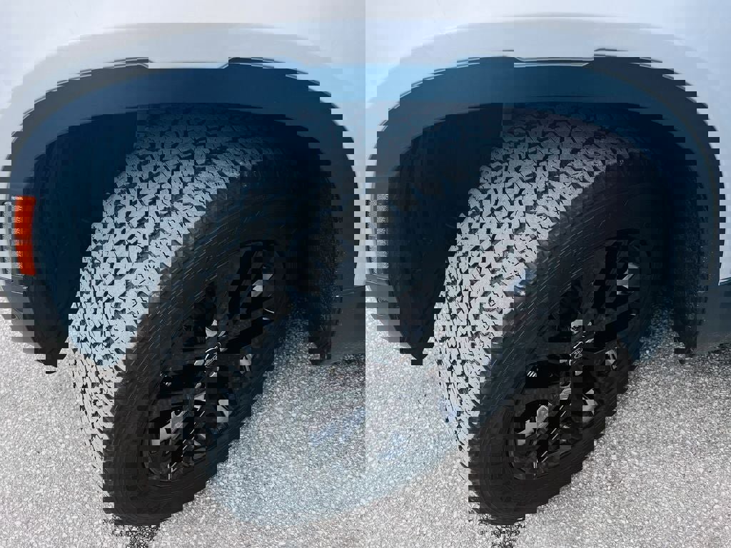 Used 2023 Land Rover Defender 110 S image 29