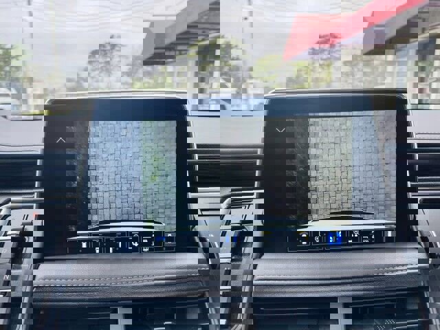 Used 2024 Chevrolet Tahoe Z71 w/ Luxury Package image 38