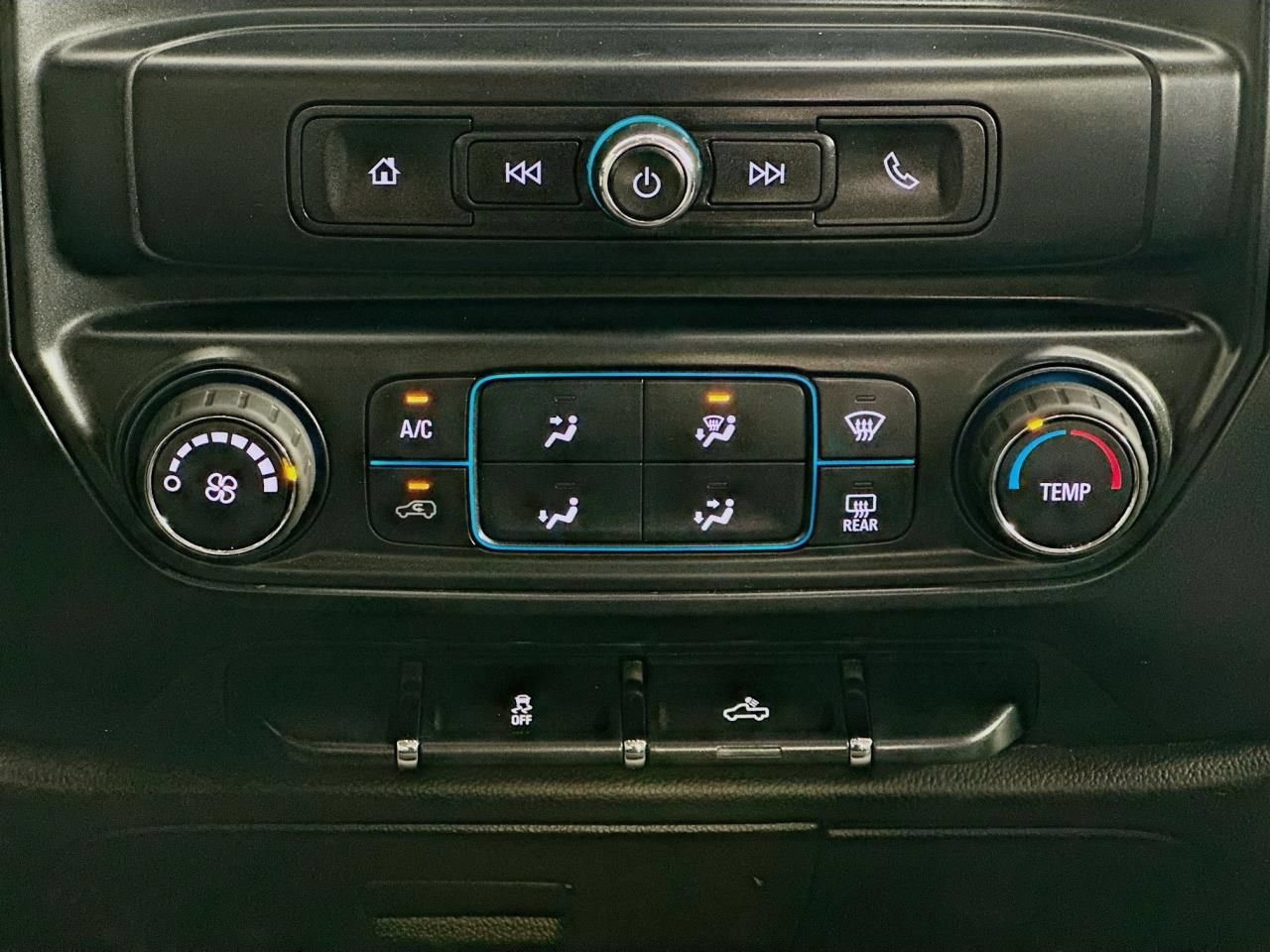 Used 2017 Chevrolet Silverado 1500 Custom w/ Custom Convenience Package AWD/4WD image 16
