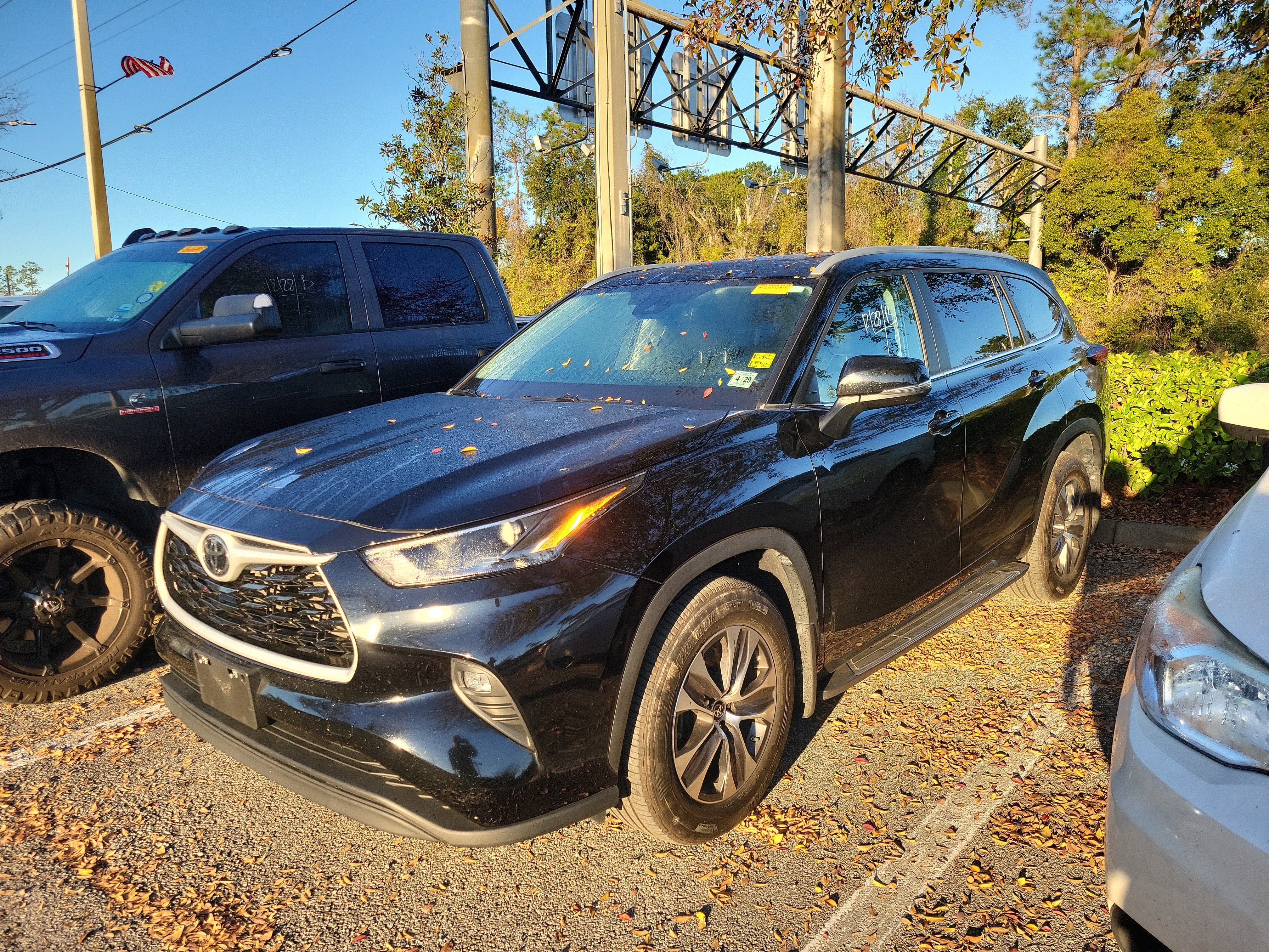 Used 2024 Toyota Highlander XLE image 25