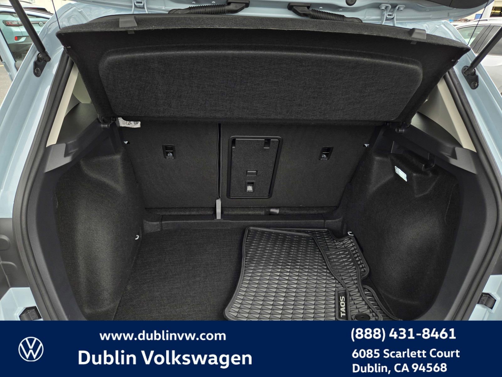 Used 2025 Volkswagen Taos SE FWD image 23