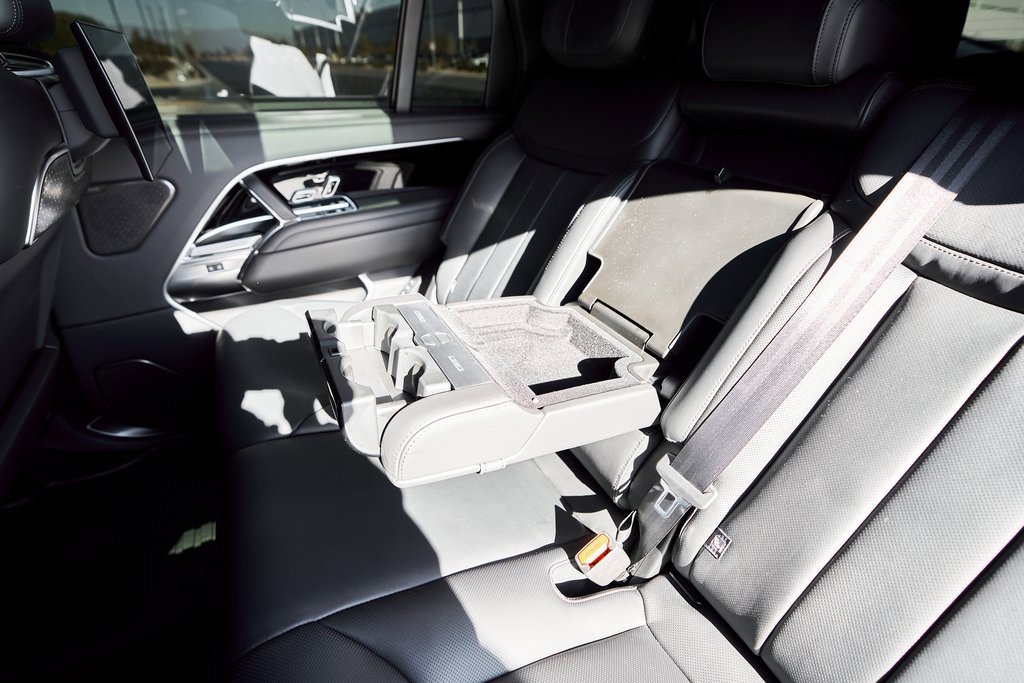 Used 2025 Land Rover Range Rover Long Wheelbase Autobiography image 52