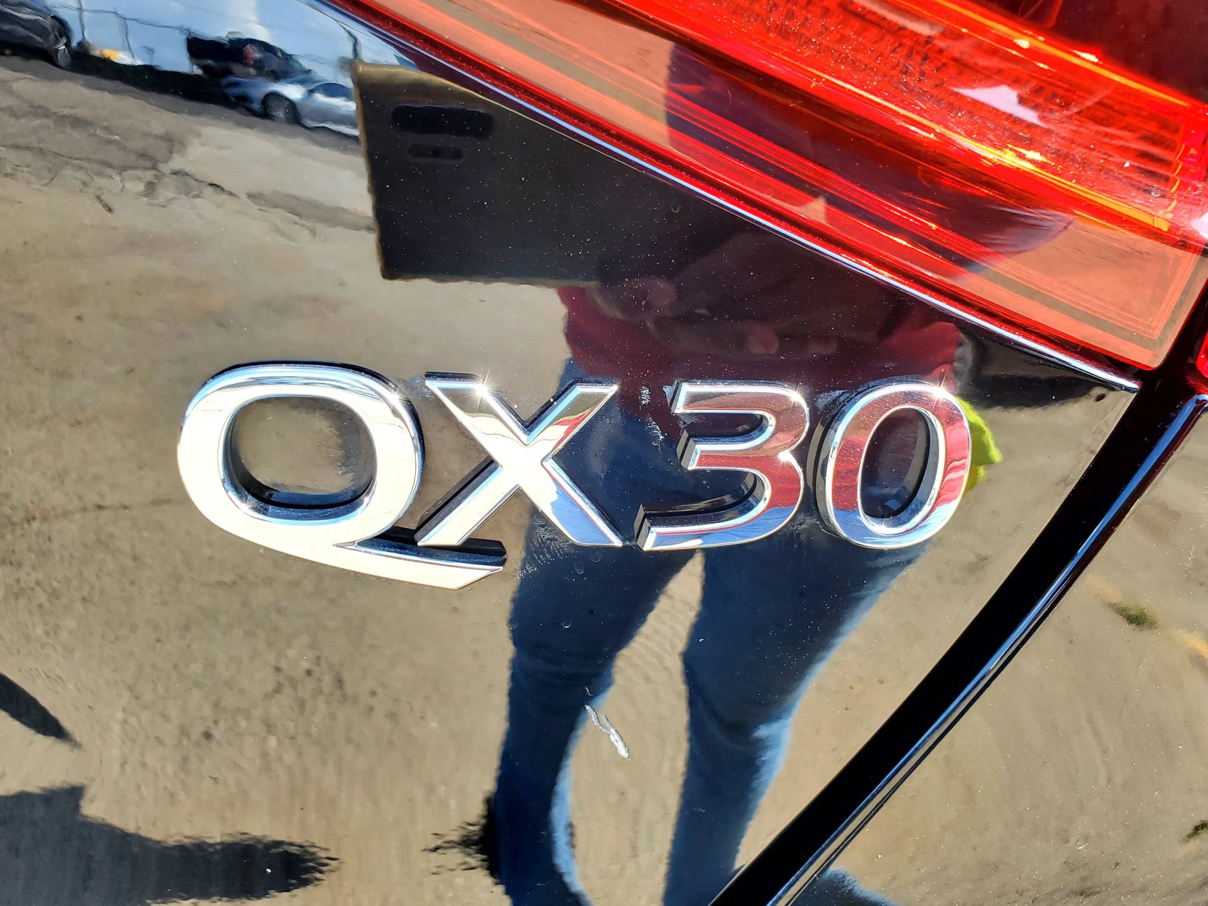 Used 2017 INFINITI QX30 AWD image 13