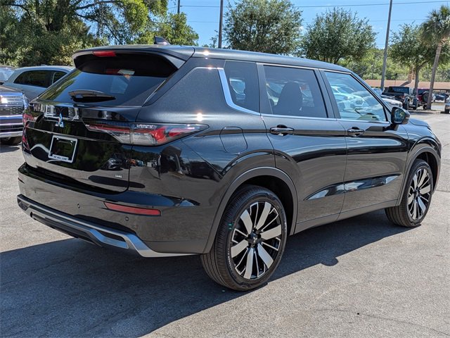 New 2025 Mitsubishi Outlander SE image 4