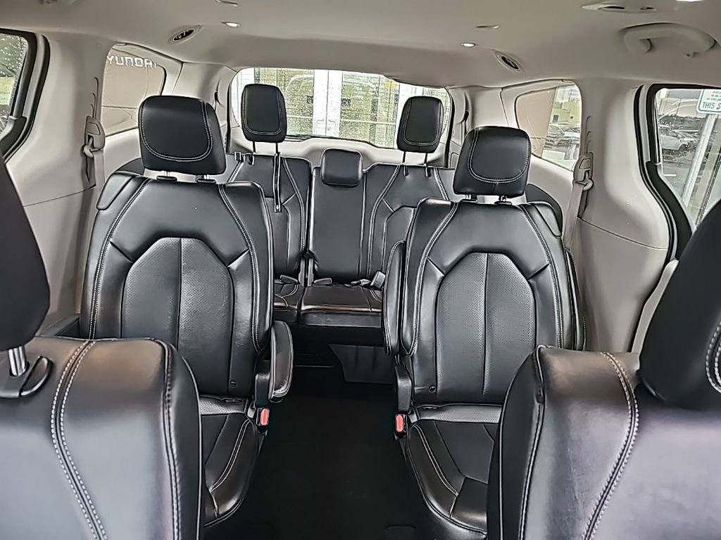 Used 2024 Chrysler Pacifica Touring-L image 25