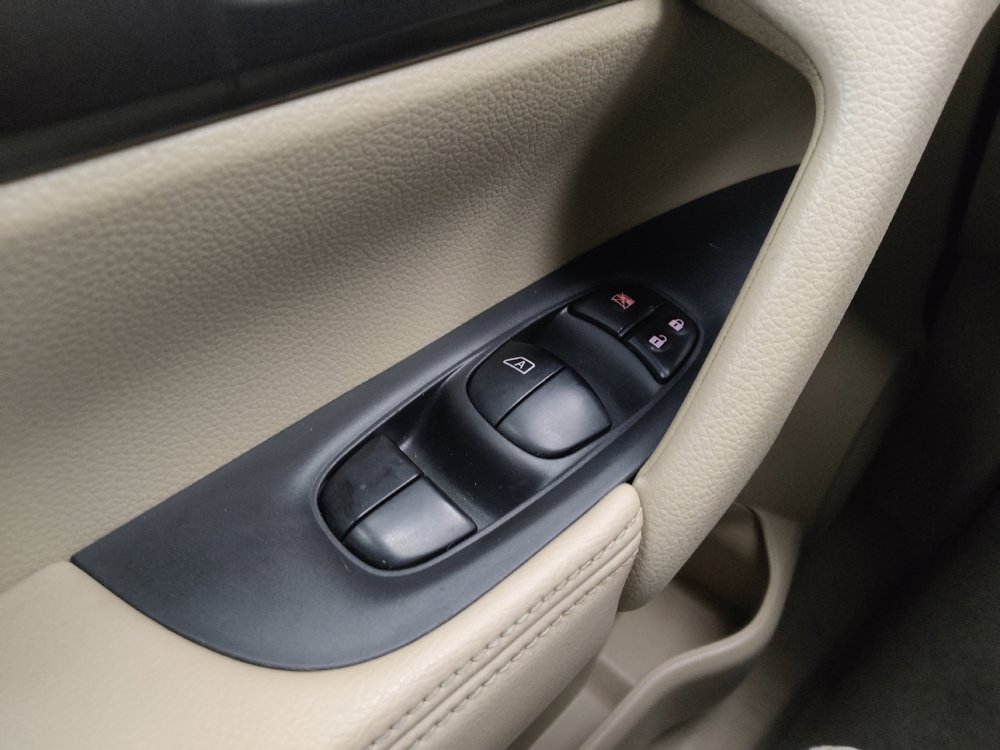 Used 2015 Nissan Rogue S AWD/4WD image 27