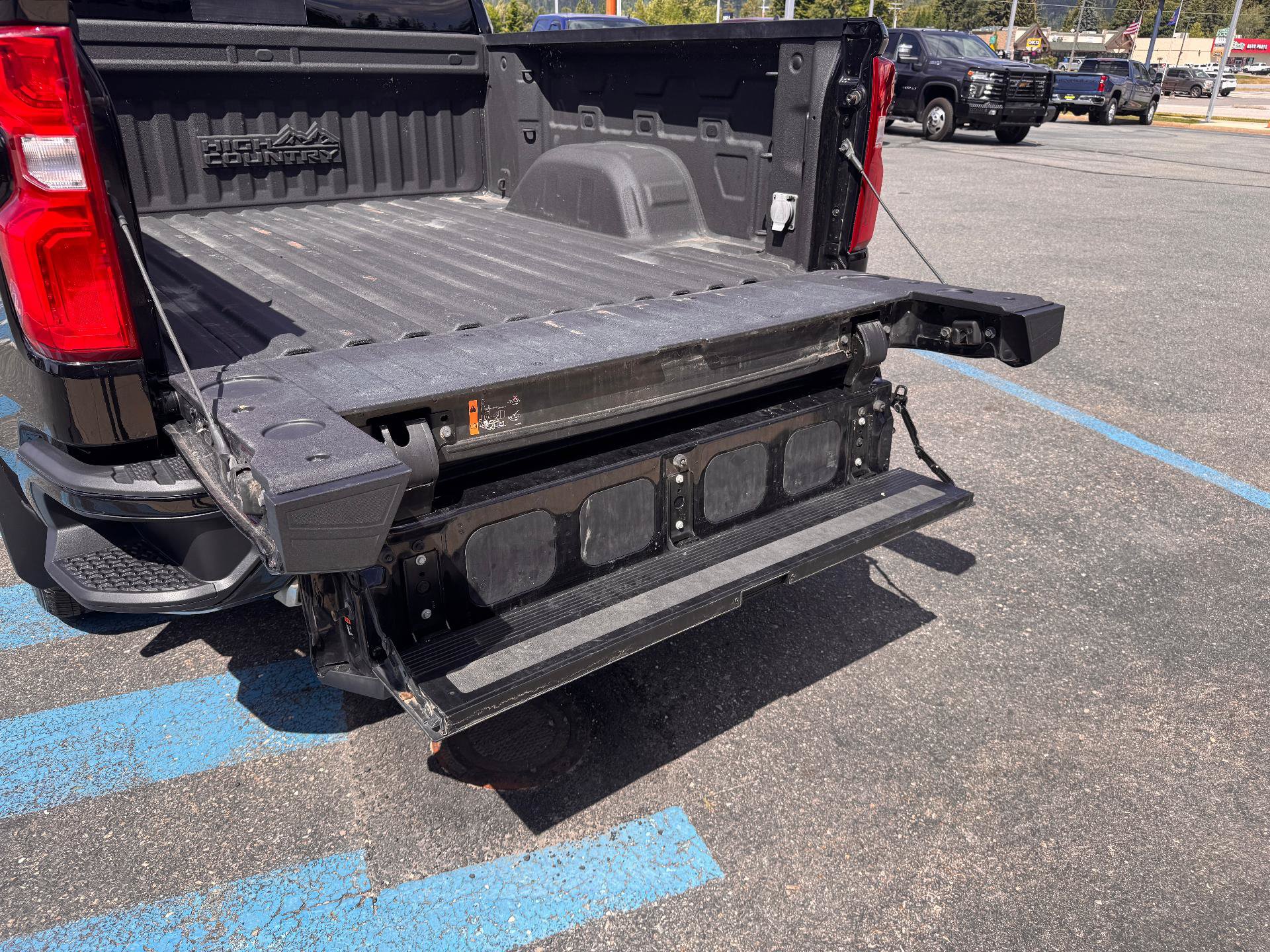 Used 2021 Chevrolet Silverado 1500 High Country w/ Technology Package AWD/4WD image 47