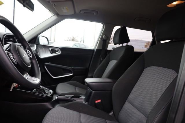 Used 2022 Kia Soul LX image 16