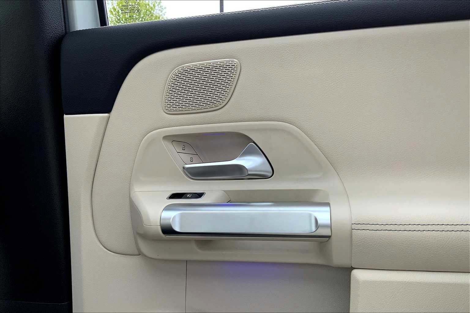 New 2025 Mercedes-Benz GLB 250 4MATIC image 23