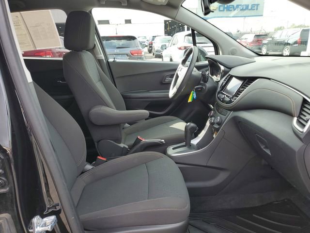Certified 2022 Chevrolet Trax LS w/ Tint and Cruise Package image 27