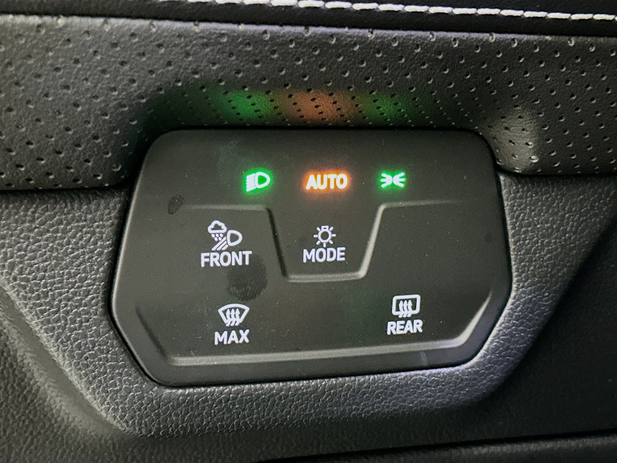 Used 2024 Volkswagen Atlas Cross Sport SE image 16