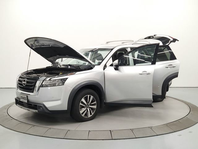 Used 2022 Nissan Pathfinder SL AWD/4WD image 11