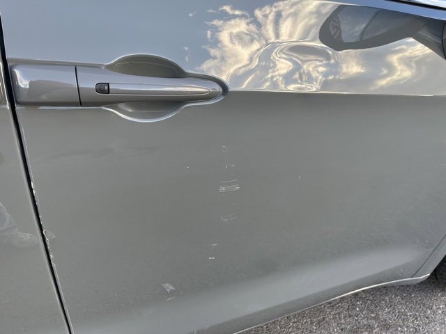 Used 2022 Chrysler Pacifica Touring-L image 18