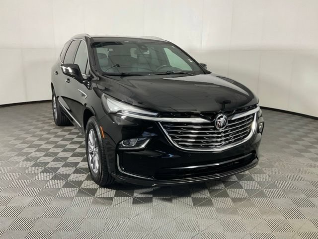 Used 2024 Buick Enclave Essence AWD/4WD image 3