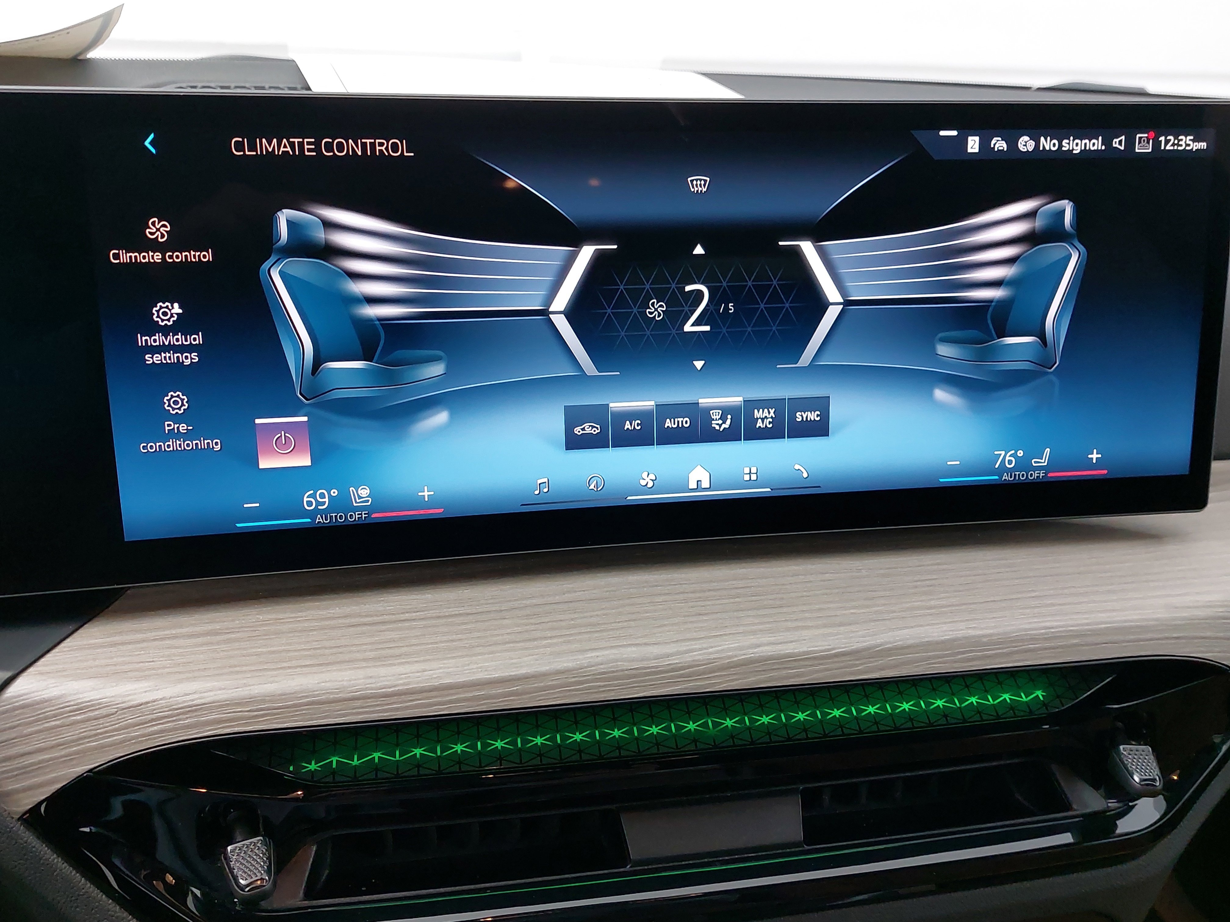 Used 2025 BMW 230i Coupe w/ M Sport Package image 20