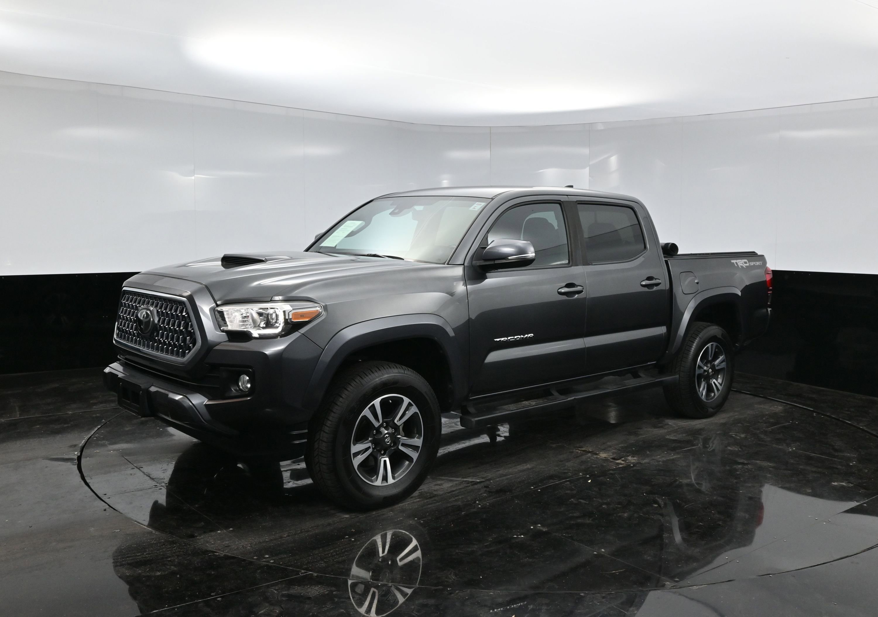 Used 2019 Toyota Tacoma SR5 image 3