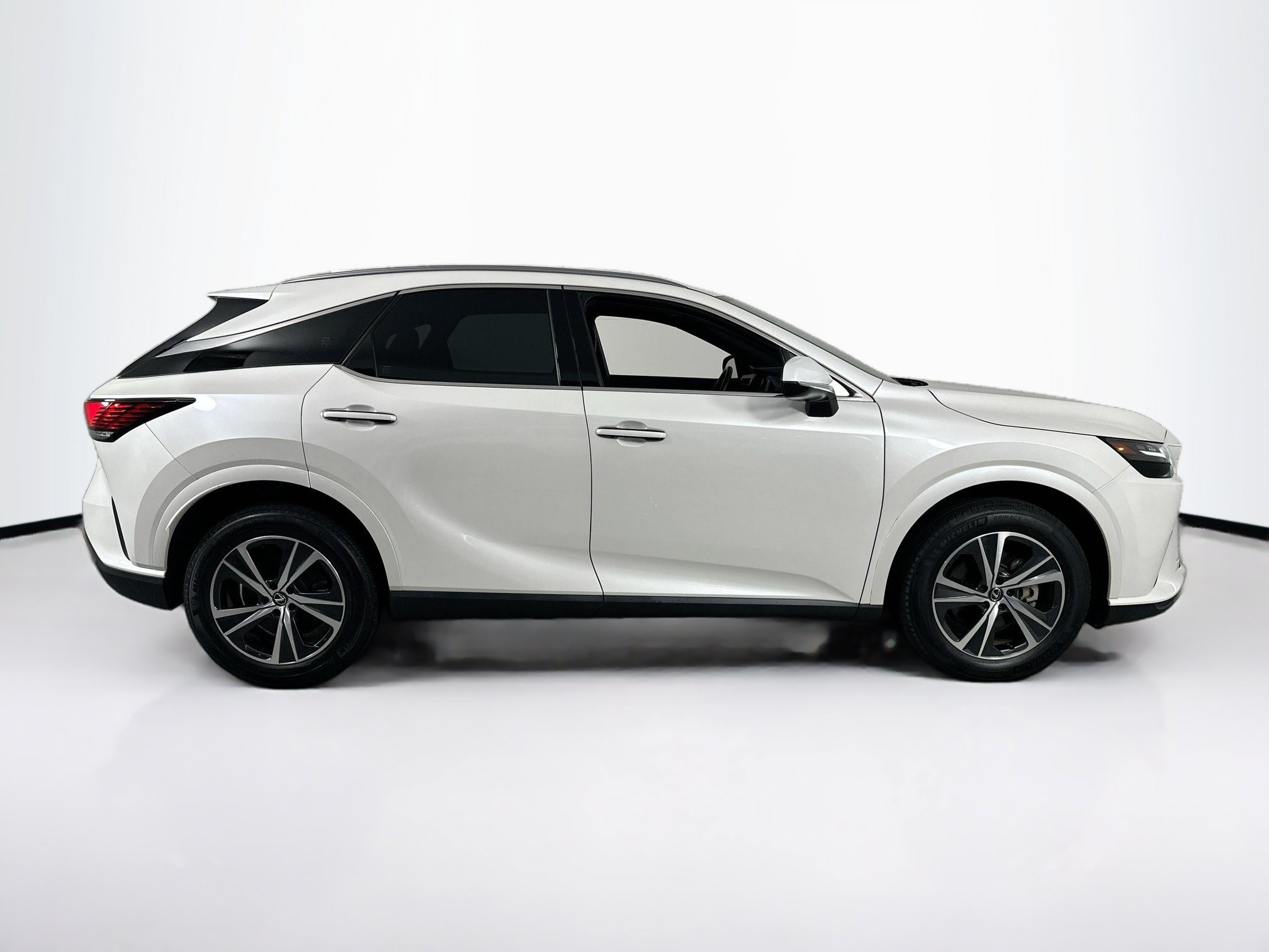 Used 2023 Lexus RX 350 Premium w/ Cold Area Package FWD image 4