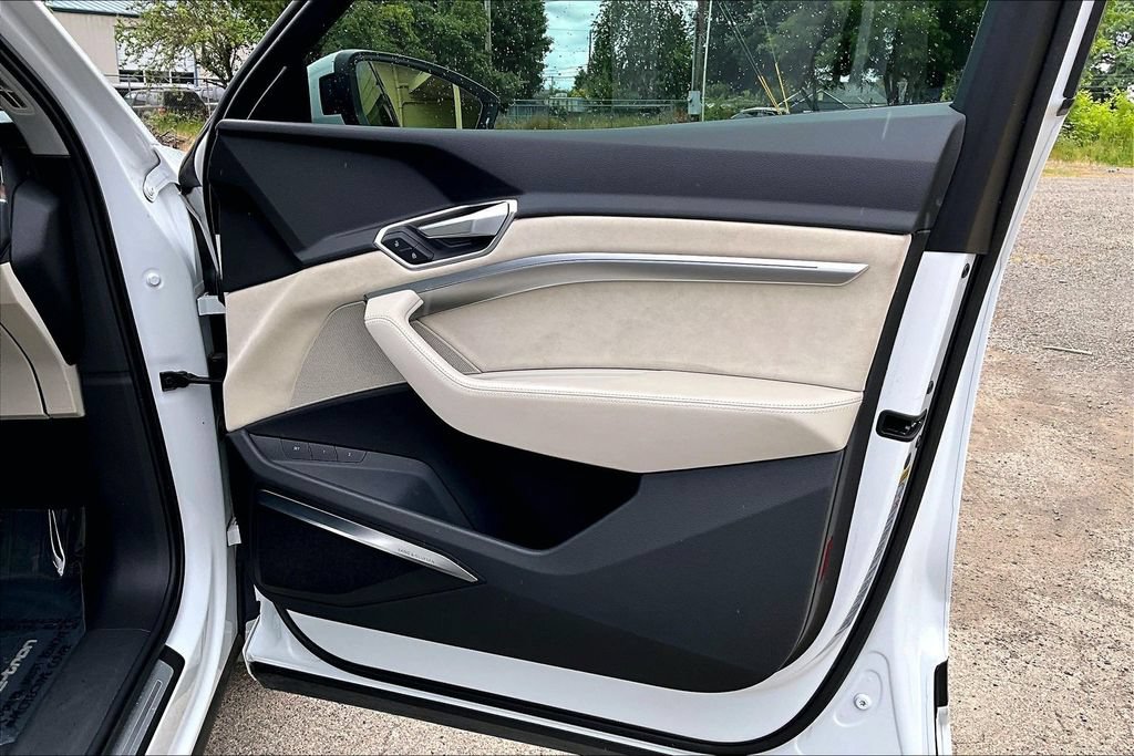 Used 2019 Audi e-tron Prestige AWD/4WD image 23