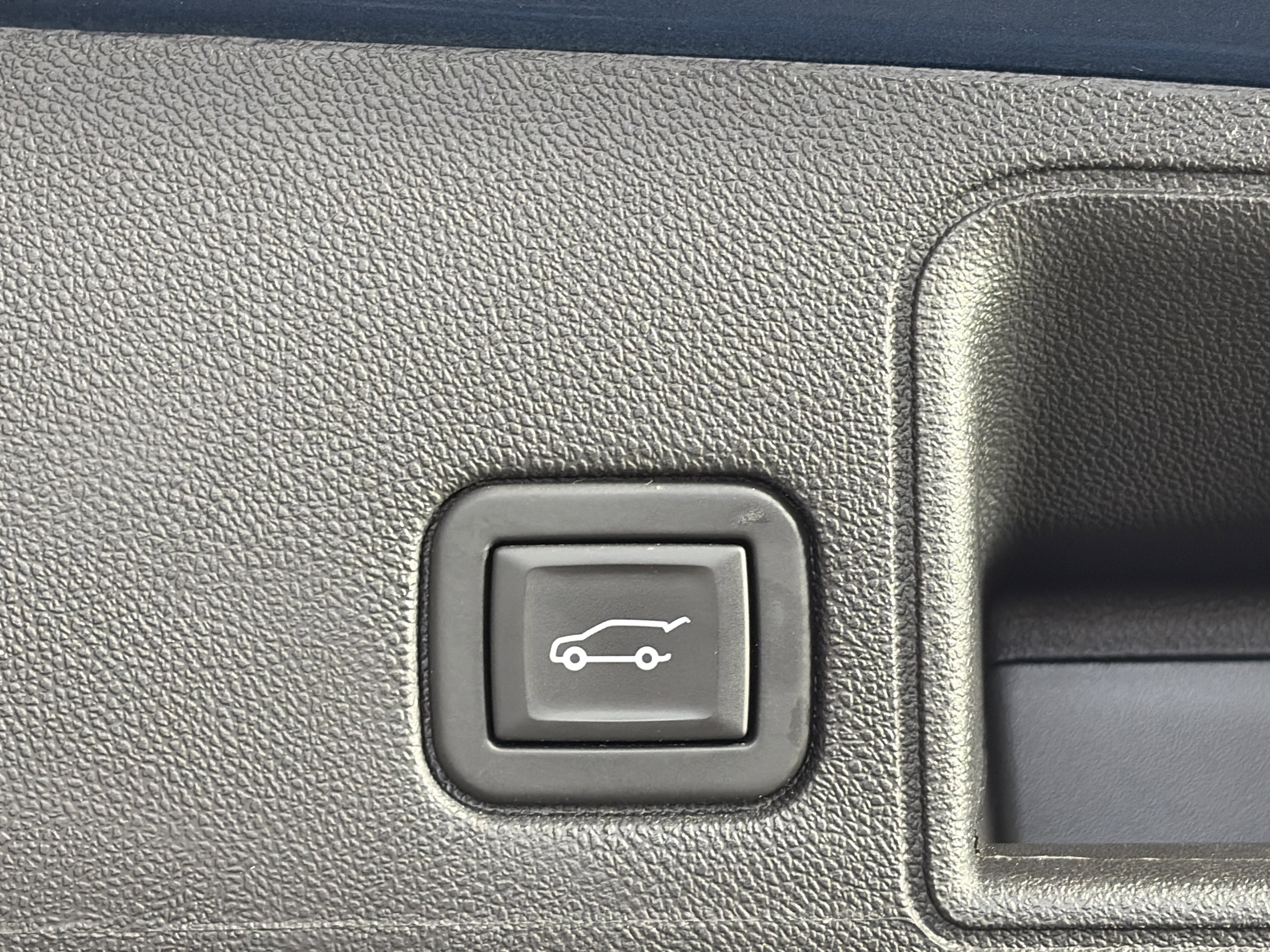 Certified 2024 GMC Terrain SLT w/ Infotainment Package II AWD/4WD image 15