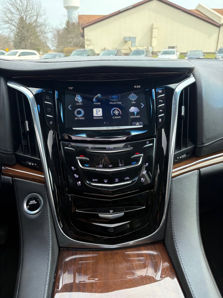 Used 2016 Cadillac Escalade Luxury image 18