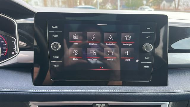 Used 2025 Volkswagen Taos SEL image 10