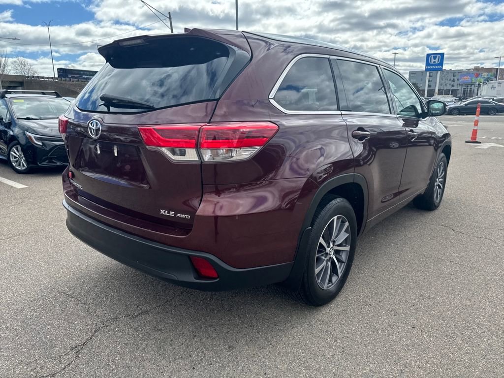 Used 2018 Toyota Highlander XLE image 10