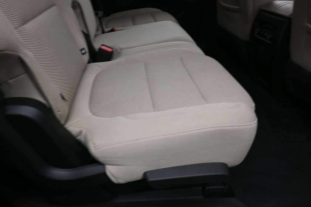 Used 2023 Chevrolet Traverse LS FWD image 36