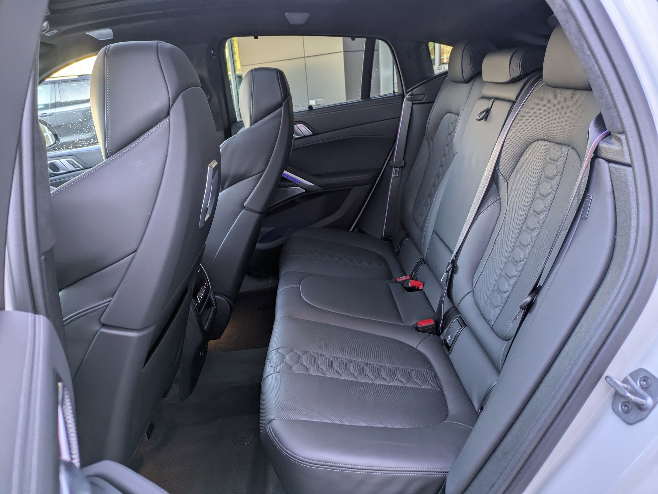 Used 2025 BMW X6 M Competition w/ Executive Package image 29