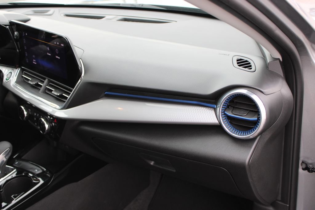 Used 2025 Chevrolet Trax LT image 28