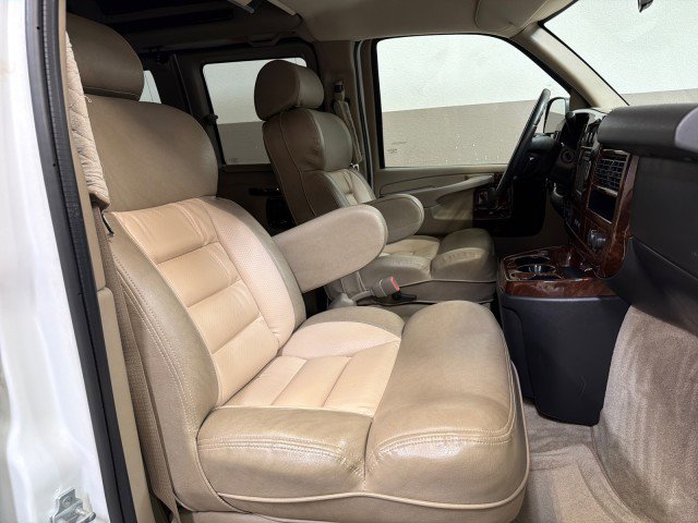 Used 2014 GMC Savana 1500 image 41