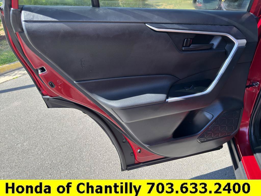 Used 2021 Toyota RAV4 LE AWD/4WD image 24